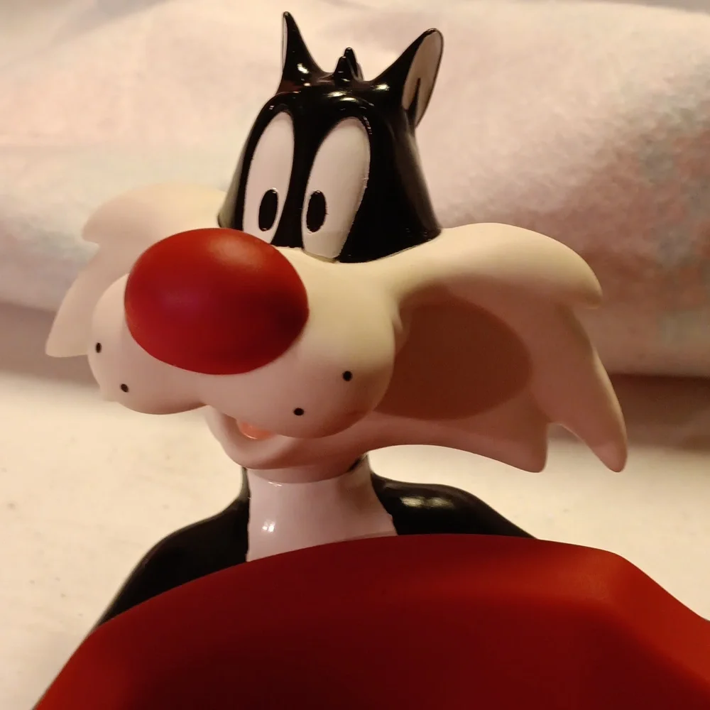 Looney Tunes Sylvester cat bowl holder.